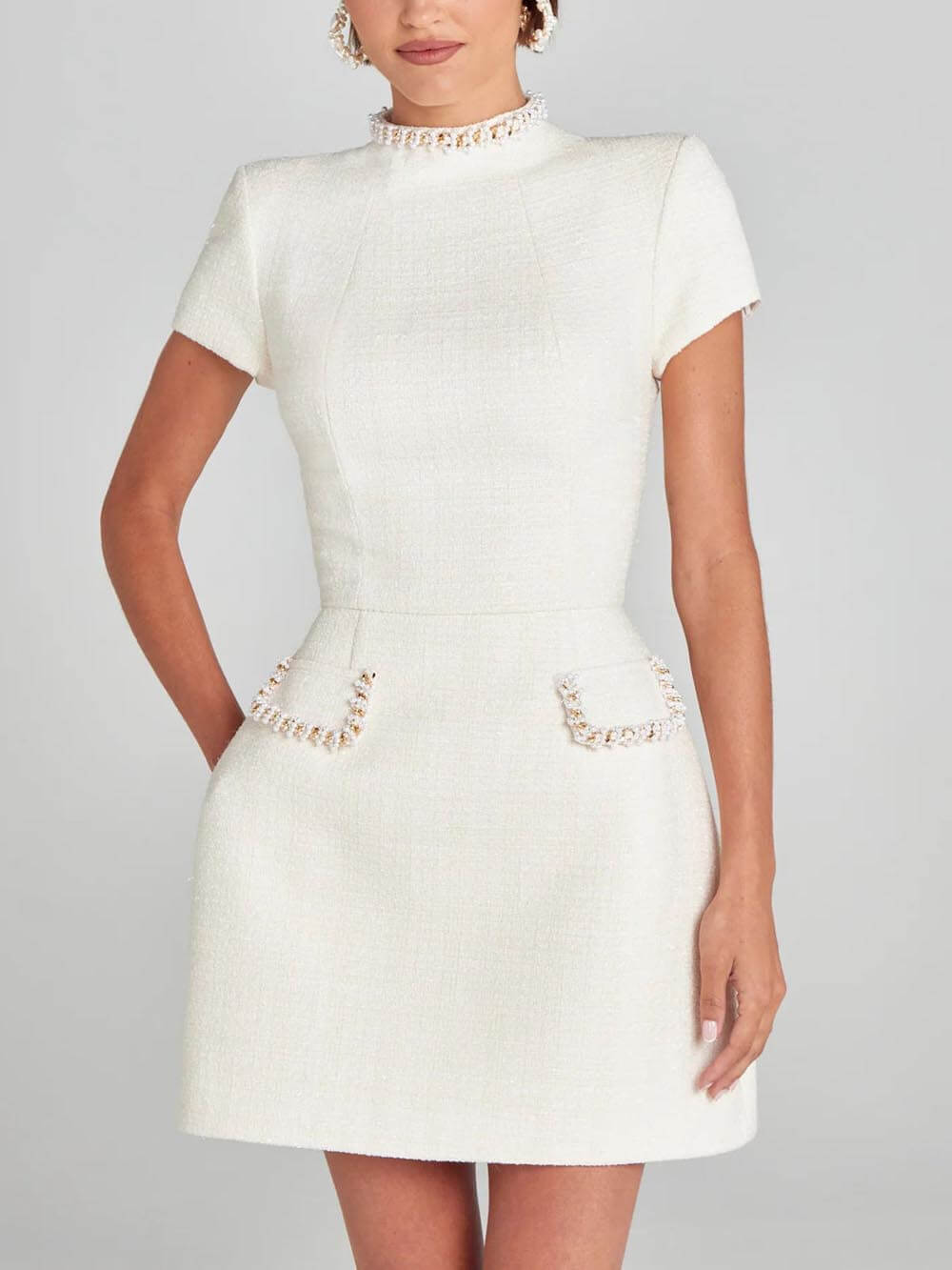 Jacqueline | Robe Mini à Poche avec Manches Fendues et Bord Perlé