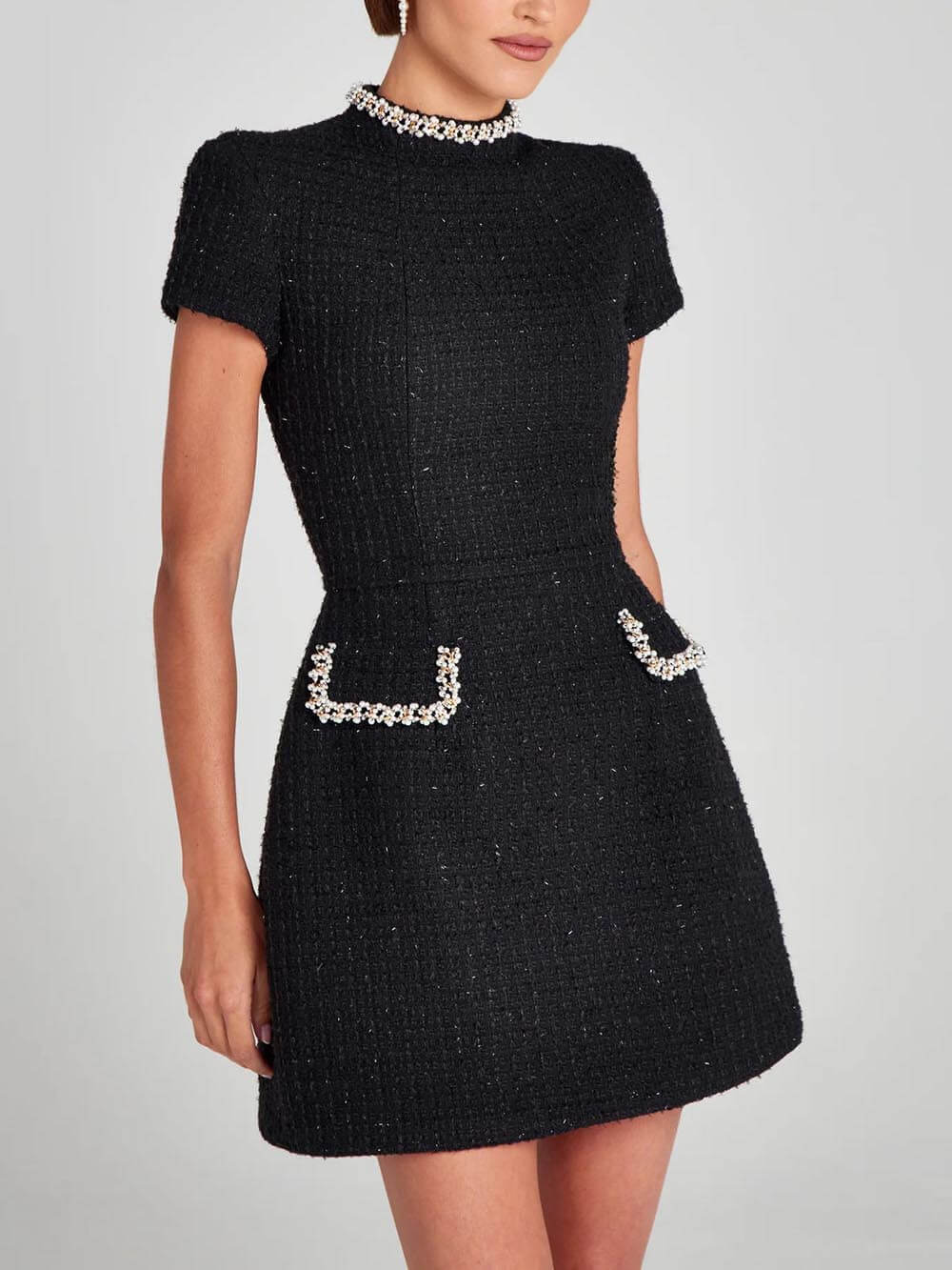Jacqueline | Robe Mini à Poche avec Manches Fendues et Bord Perlé