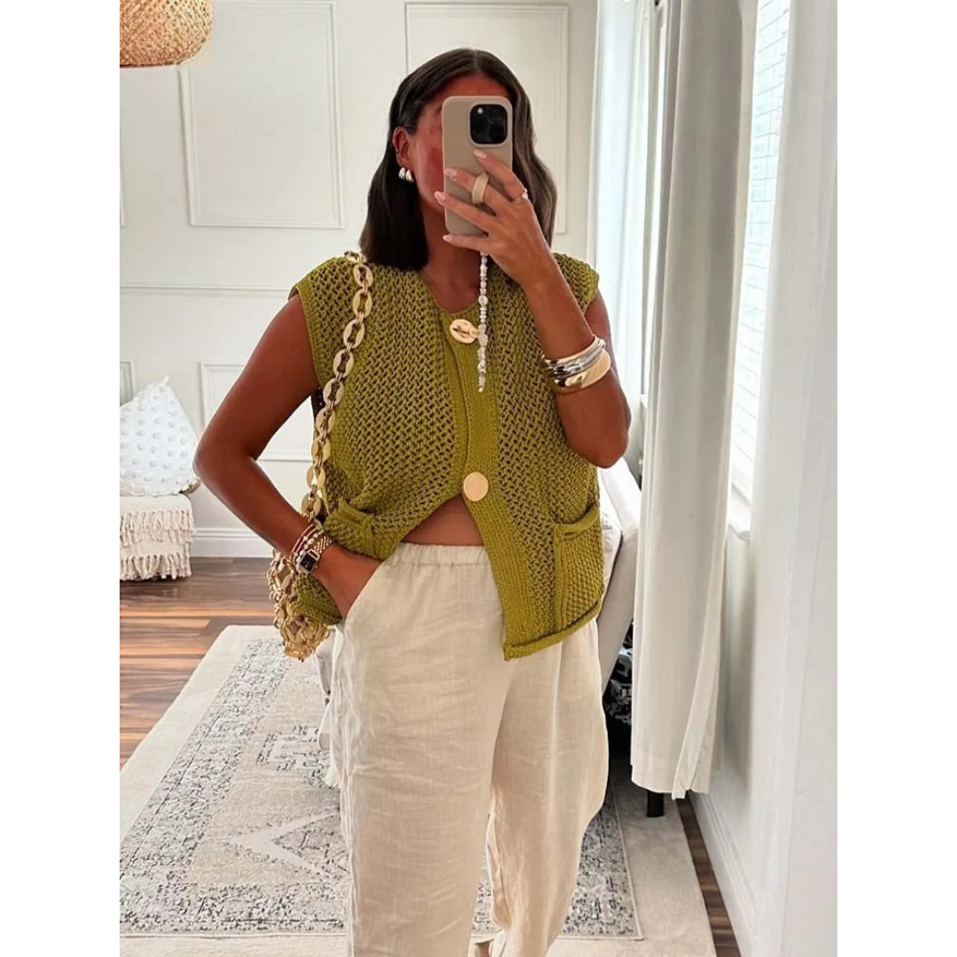 Eleanor | Le Gilet Boutonné Tricoté