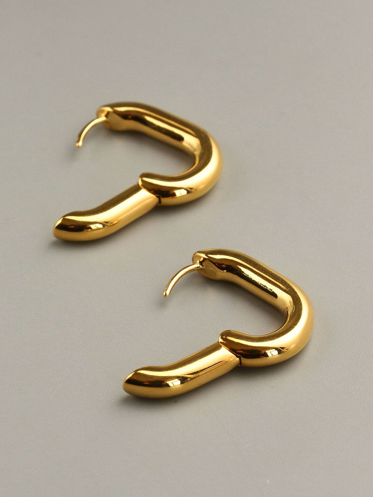 Charlotte | Boucles d'Oreilles Mini Rectangulaires Vaelora