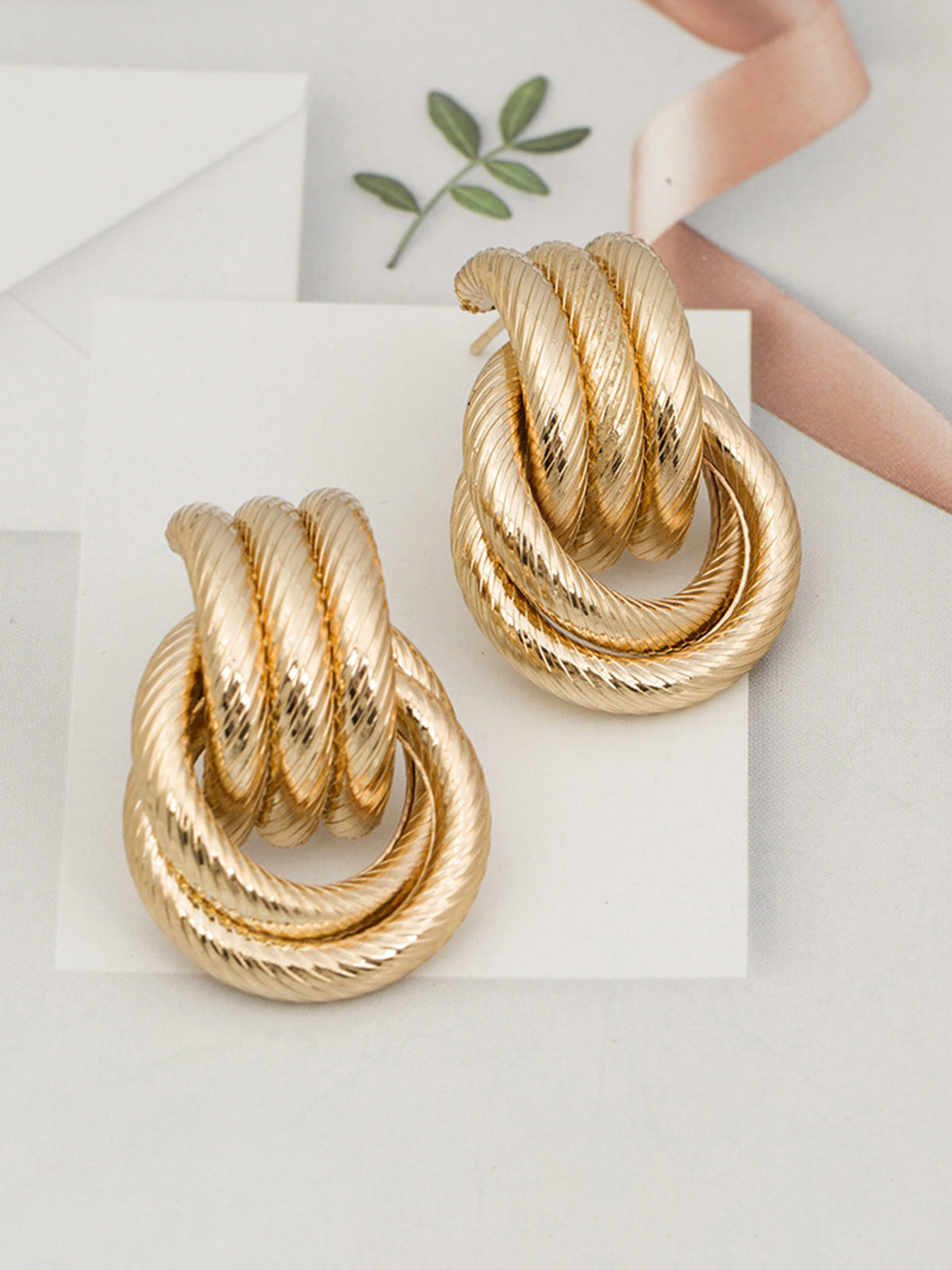 Anne | Boucles d'oreilles texturées torsadées