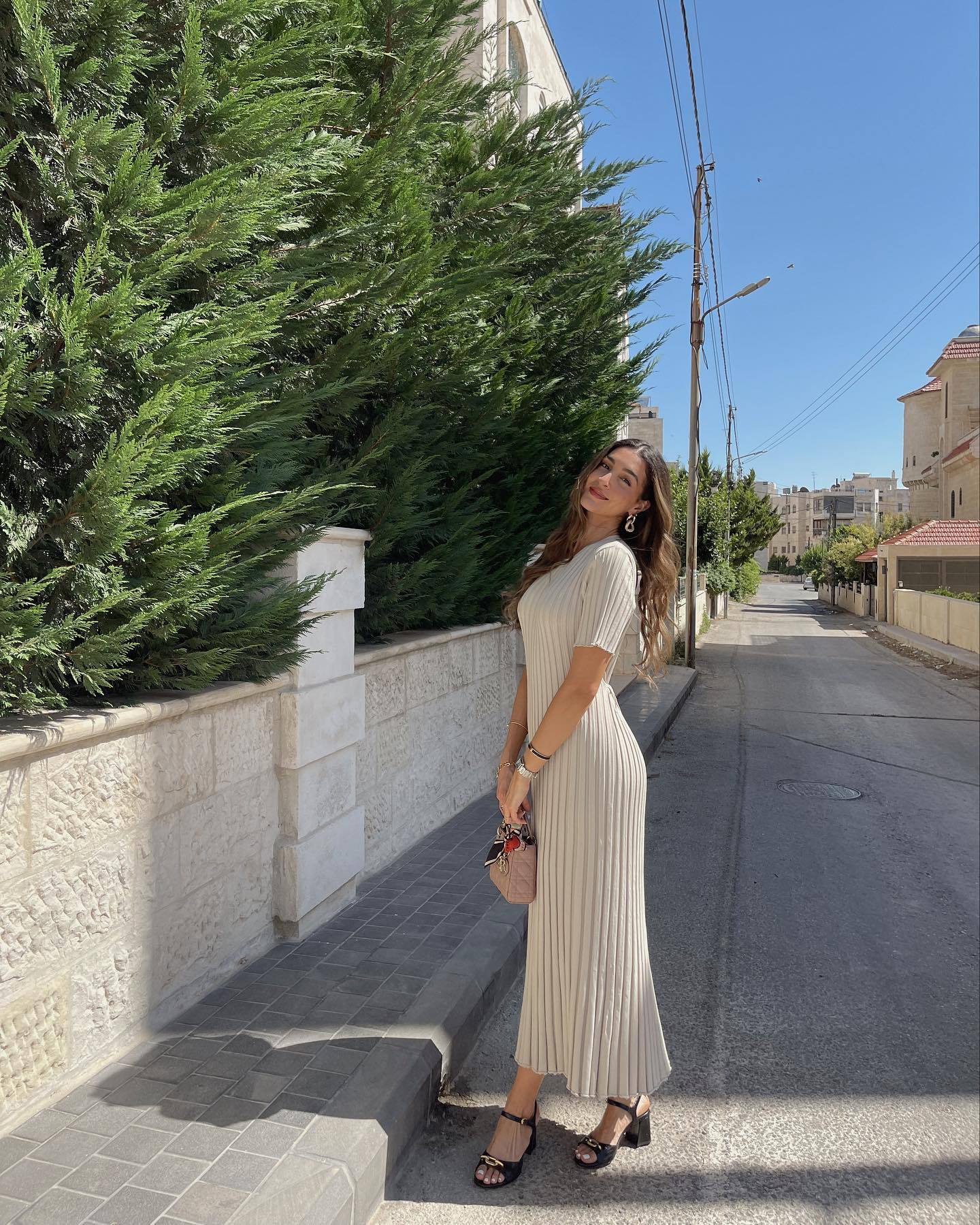 Denise | Robe Midi Plissée Élégance Intemporelle