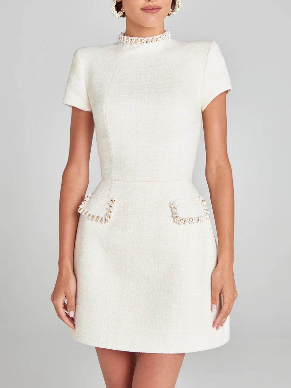 Jacqueline | Robe Mini à Poche avec Manches Fendues et Bord Perlé