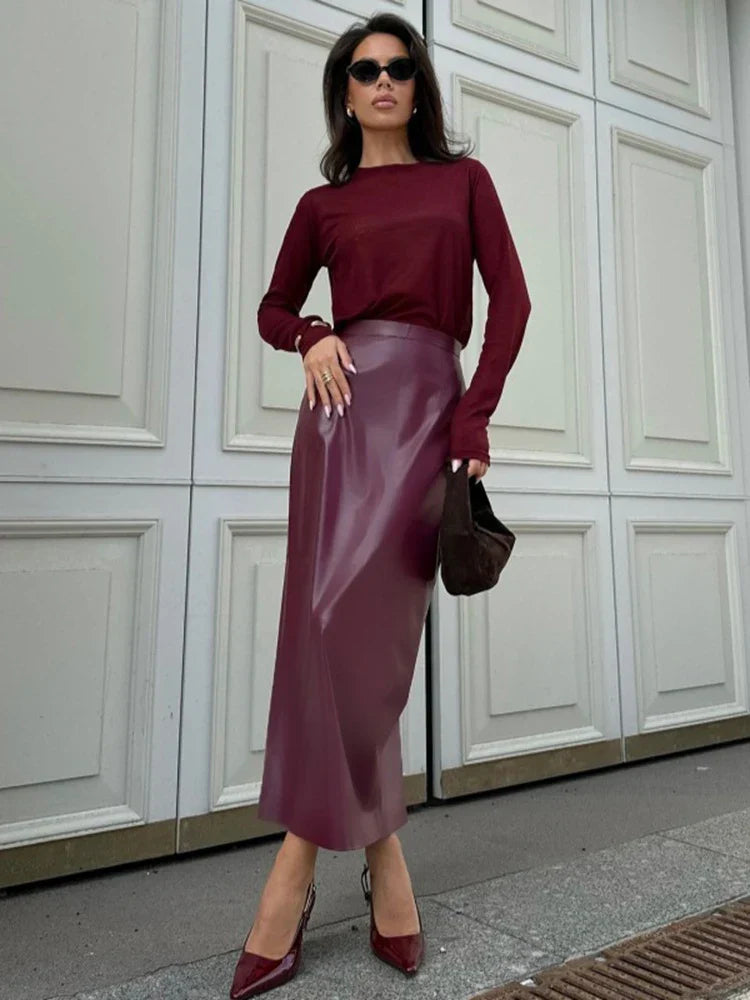 Janine | La Jupe Midi en Vinyle Luxe
