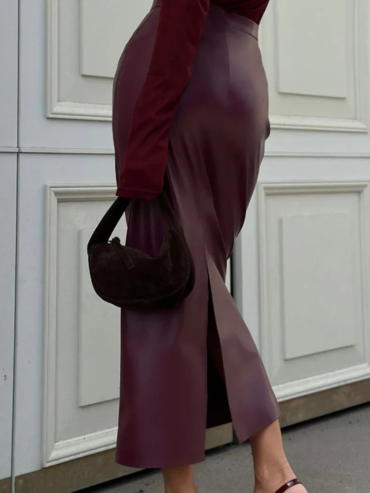 Janine | La Jupe Midi en Vinyle Luxe