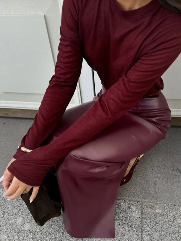 Janine | La Jupe Midi en Vinyle Luxe